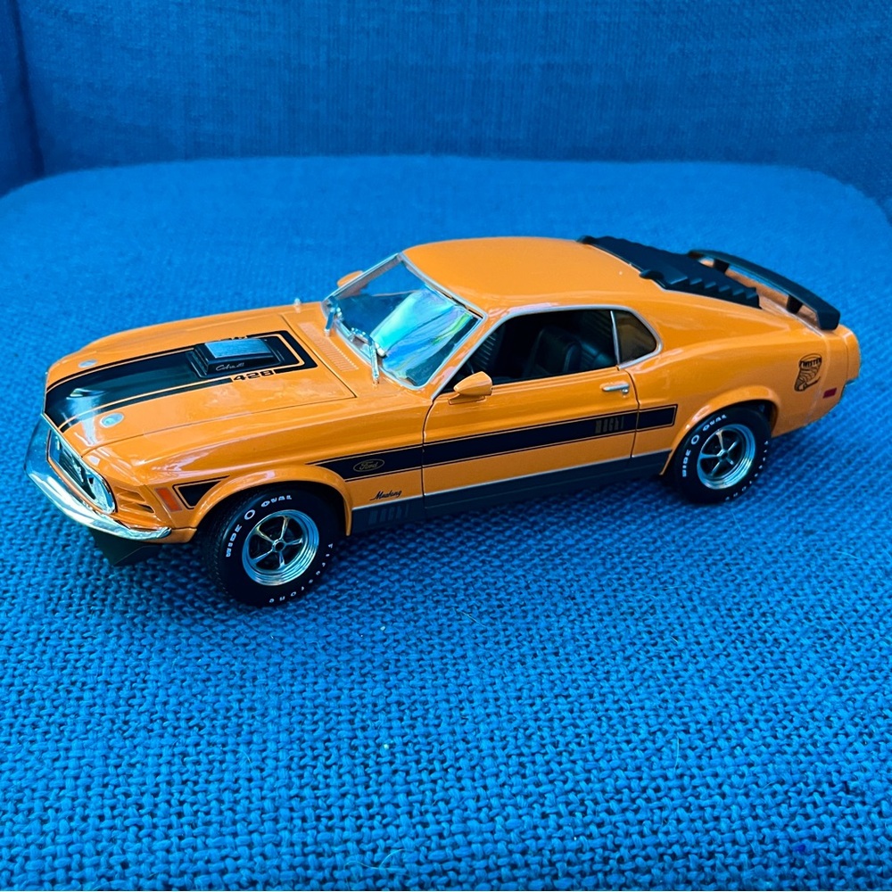 Maisto 1:18 Scale 1970 Ford Mustang Mach 1 Classic Orange Toy Muscle Car